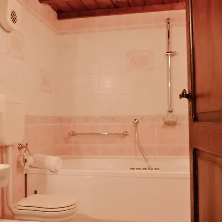 Apartment Degli Estensi - In Centro Storico Con Jacuzzi