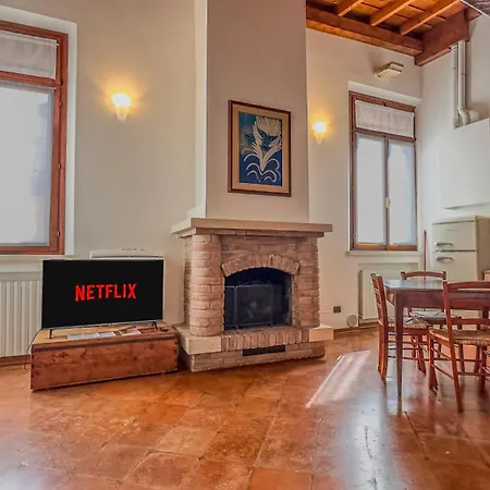 Degli Estensi - In Centro Storico Con Jacuzzi *