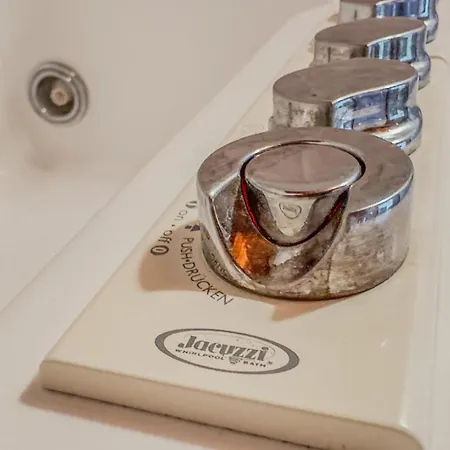 Degli Estensi - In Centro Storico Con Jacuzzi Ferrara