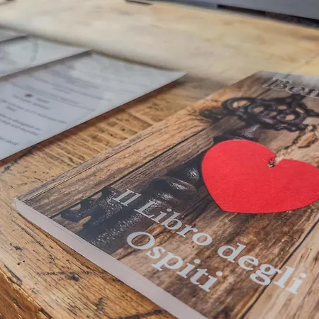 Degli Estensi - In Centro Storico Con Jacuzzi Apartamento