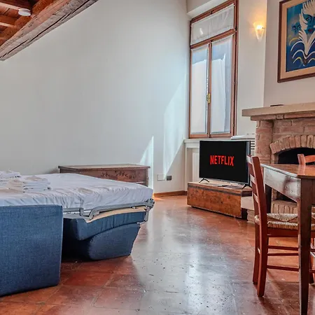 Degli Estensi - In Centro Storico Con Jacuzzi Apartamento