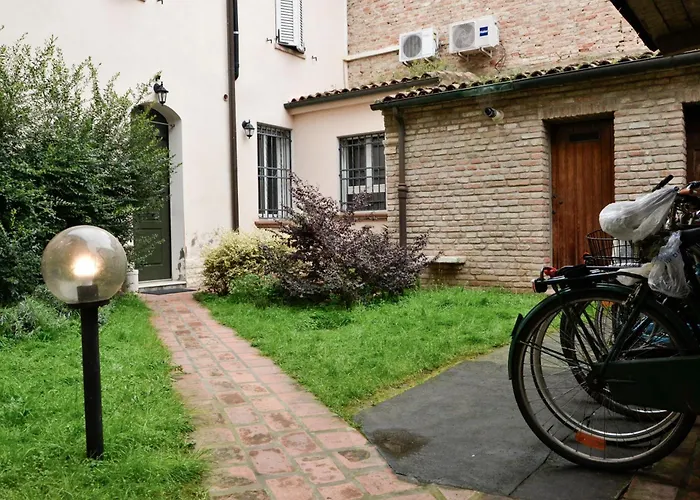 Degli Estensi - In Centro Storico Con Jacuzzi Appartement