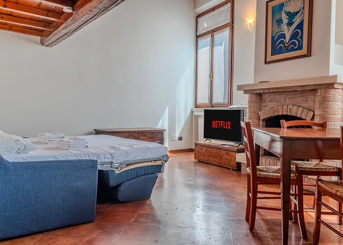 Degli Estensi - In Centro Storico Con Jacuzzi Appartement